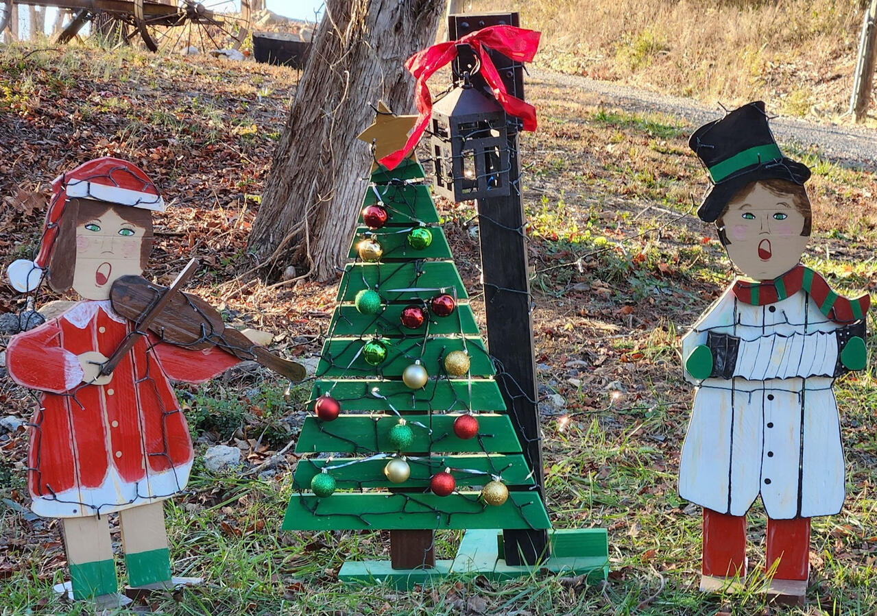 Christmas Carolers with Tree & Light
